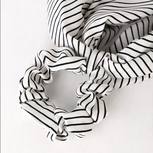 HP#164 🎉🎉 NWT Lulu’s With a Twist Striped Tie - Picture 3 of 4